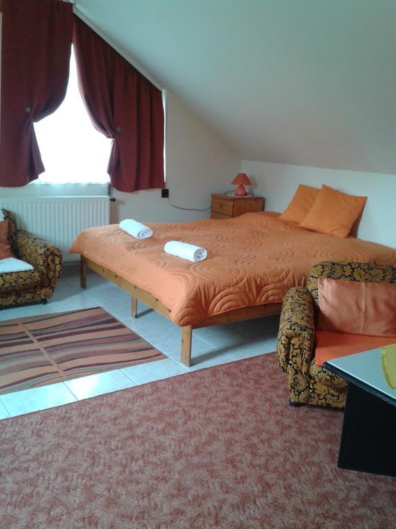 Bundics Vendeghazak Bed & Breakfast Lenti Exterior photo