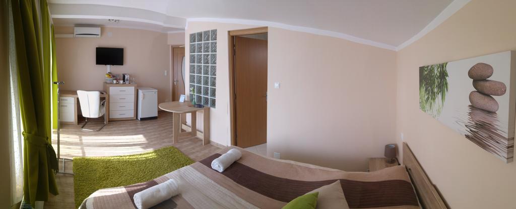 Bundics Vendeghazak Bed & Breakfast Lenti Exterior photo